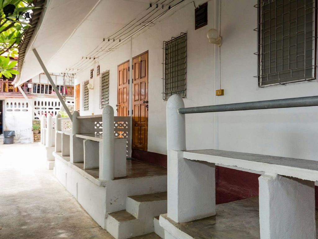 Vn Guesthouse Kanchanaburi Exterior photo